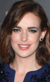 Elizabeth Henstridge Net Worth